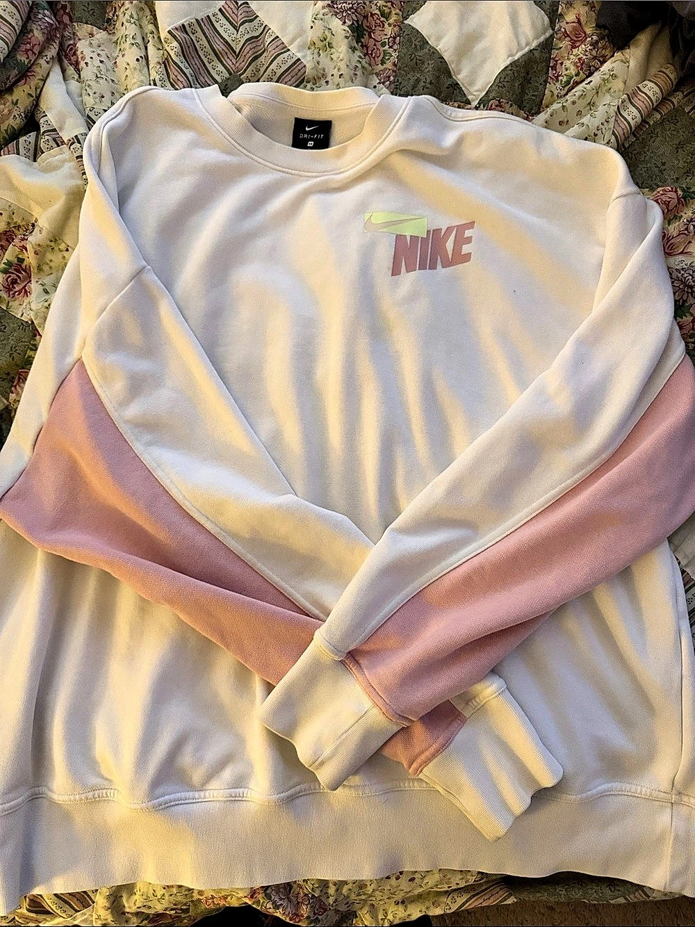 Nike Sportswear Color-block Crew Sweatshirt White & Pink 1X